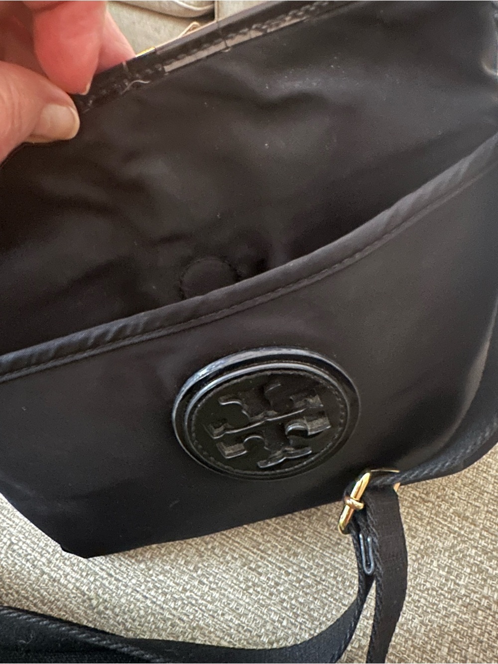 Tory Burch Perry Black Crossbody Bag with Patent Trim & Front Pocket - Picture 3 of 16